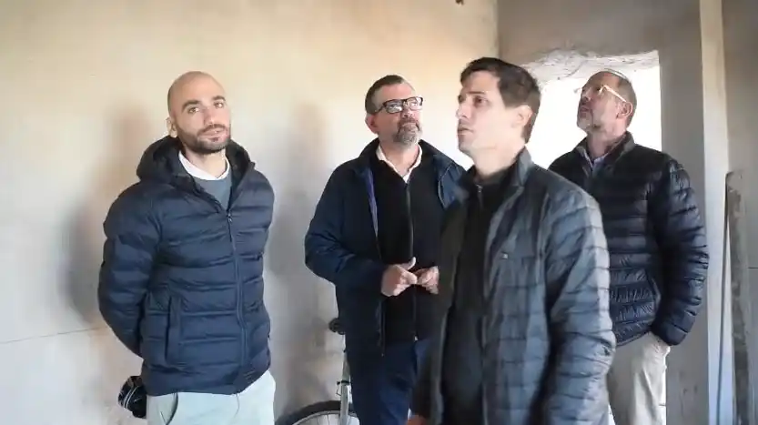 Viotti, Menossi, Bottero y Chiatti recorren las viviendas que se construyen en los barrios Mora y 2 de Abril