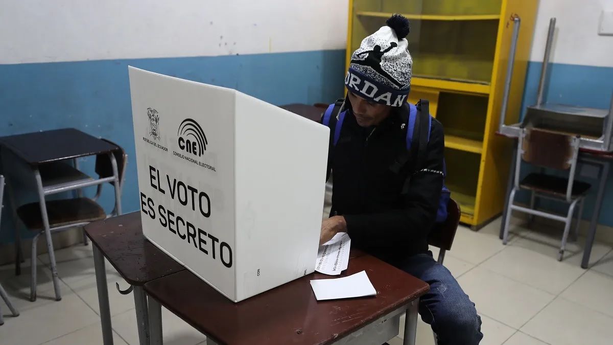 Luego de una campaña surcada por la violencia, Ecuador elige presidente este domingo
