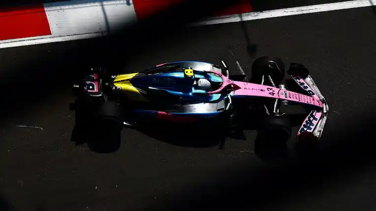 Franco con el Alpine en el Hermano Rodríguez