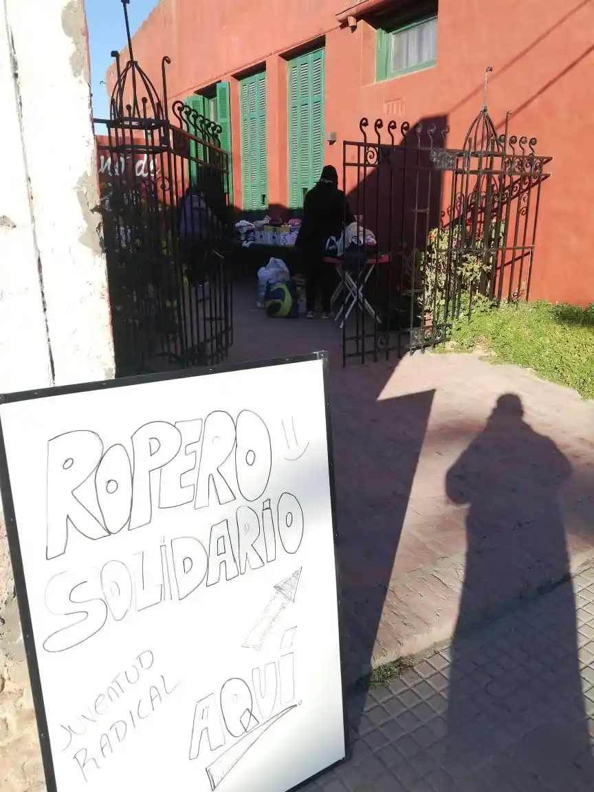 La Juventud Radical de Chascomús dio inicio al roperito solidario