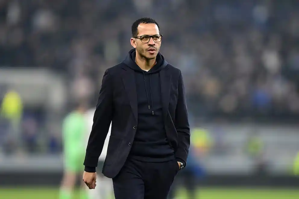 Liam Rosenior, entrenador del Chelsea