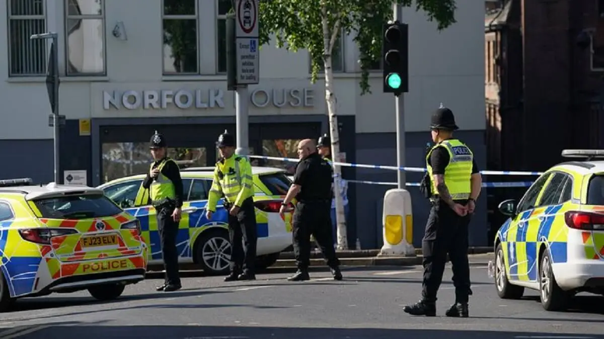 PÁNICO EN NOTTINGHAM: un hombre mata a 3 personas y hiere a otras