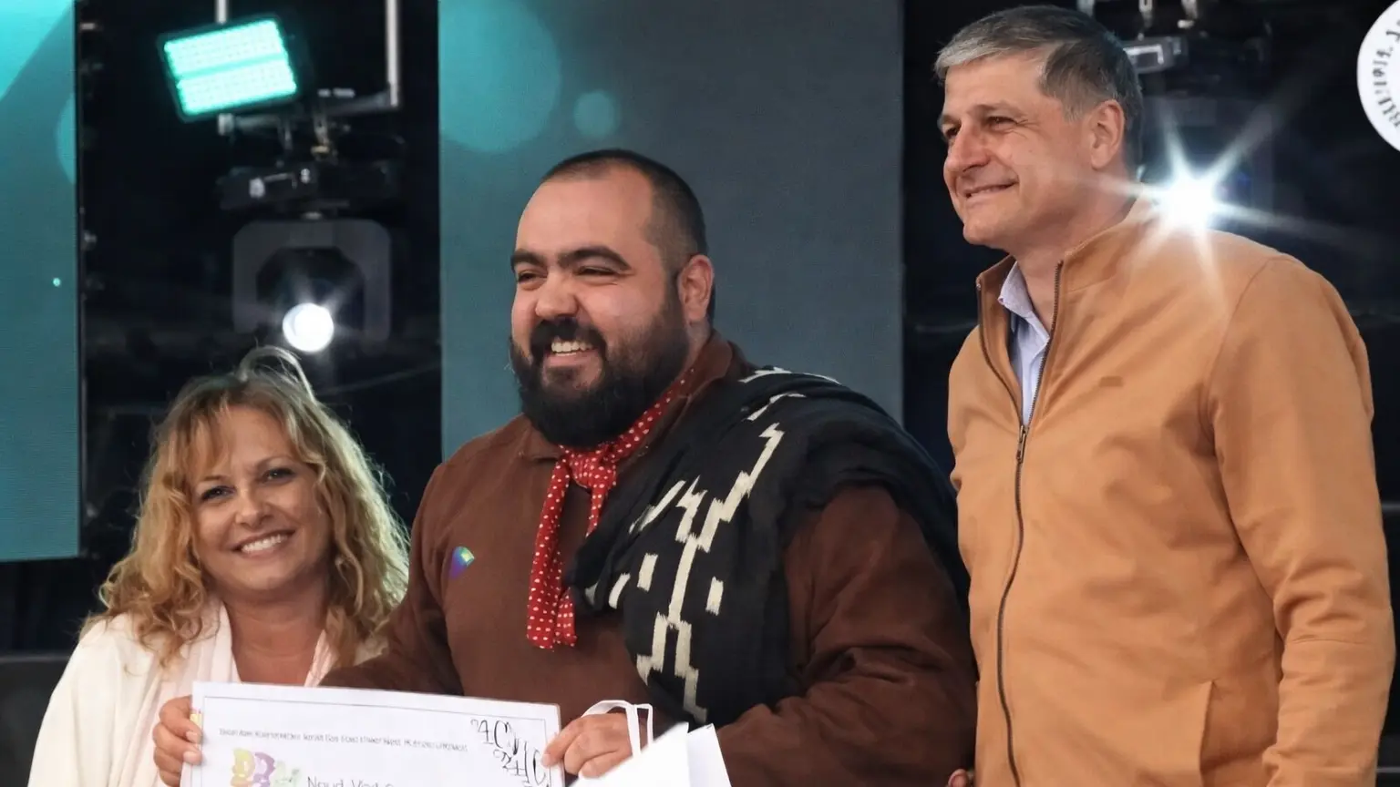 Francisco "Pancho" Santarén en lo más alto del Pre-Cosquín. Este lunes por la noche, cantará en el festival