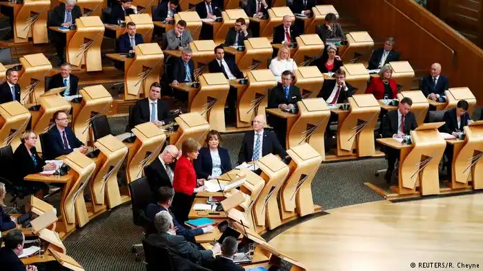 Escocia aprueba ley del “brexit”