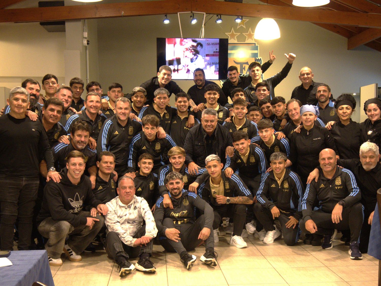 La Sub 17 con Tapia antes de viajar a Qatar.Foto:@Argentina