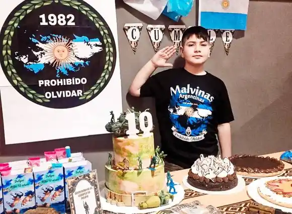 Cumplió 10 años y lo festejó  homenajeando a los héroes de Malvinas