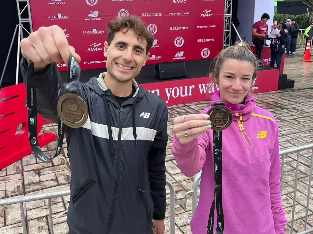 Luján Urrutia junto a Hernán Barbe, el otro representante argentino en la competencia.