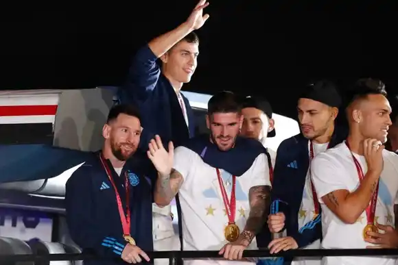 Los Campeones modificaron la letra de "Muchachos"