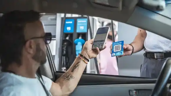 YPF habilita el pago en dólares en estaciones de servicio: cómo funciona la nueva opción