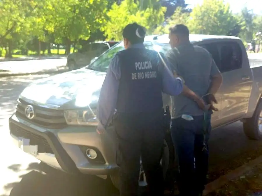 Uno de los sospechosos, arrestados en un sector del sur de nuestro país