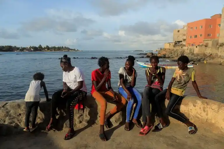 Según un informe, las niñas africanas sufren la pandemia por partida doble