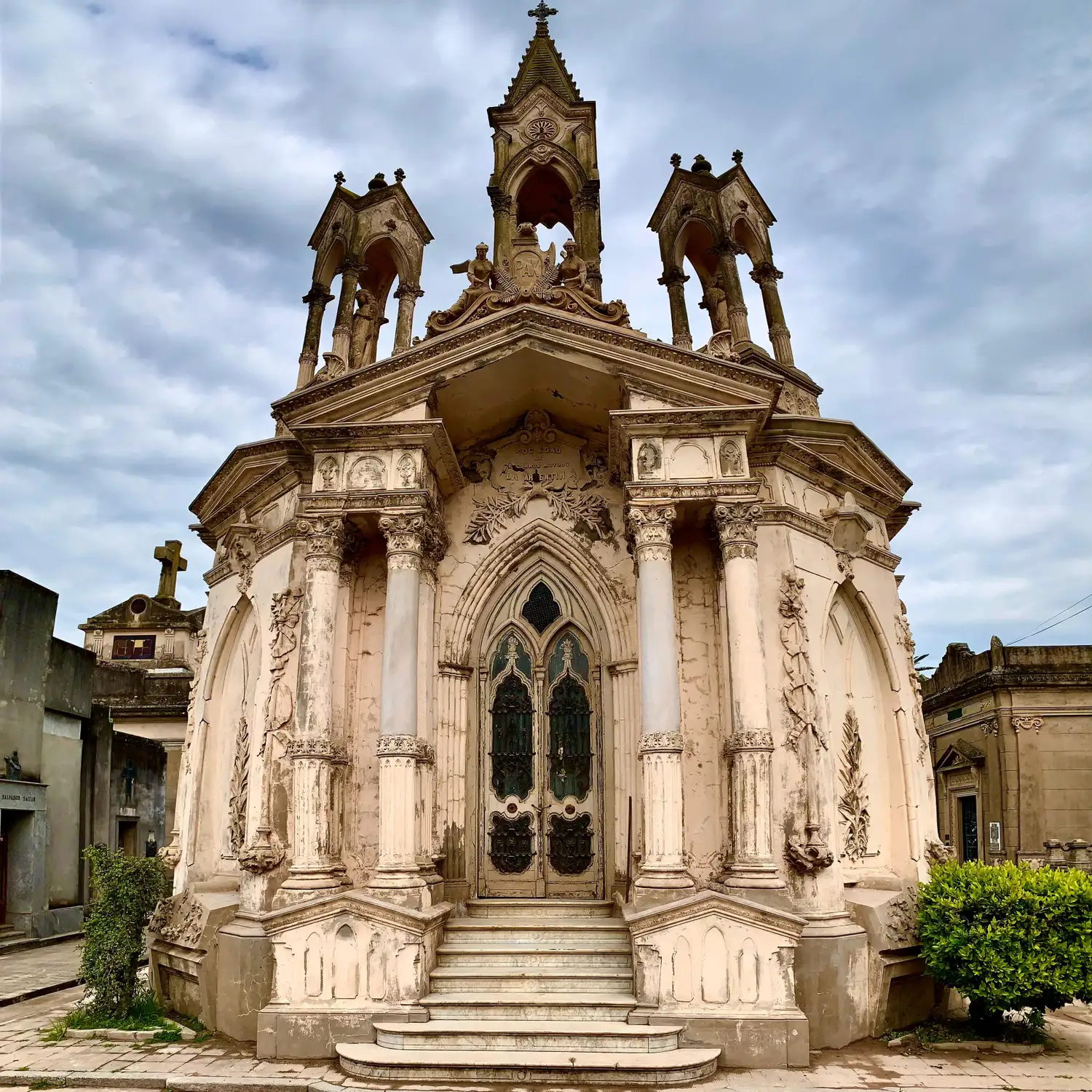 Cementerio municipal: obras de restauración edilicia y construcción de nichos en marcha