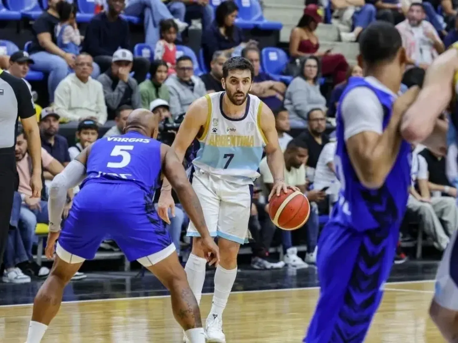 Dura derrota para Argentina en Caracas. Crédito: FIBA