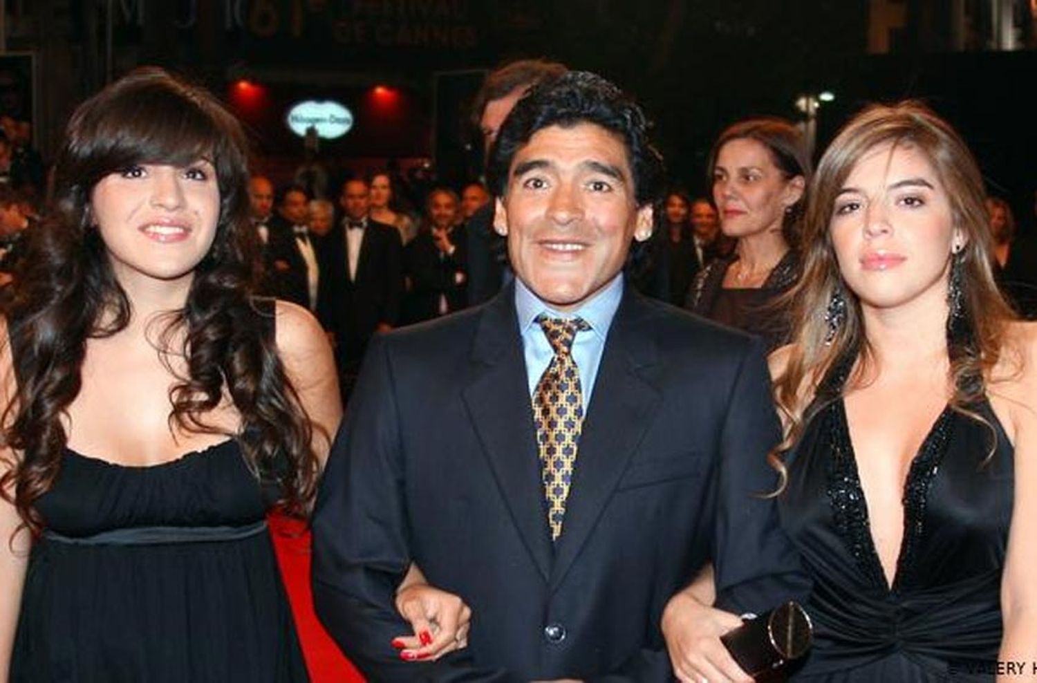 ¡Nueve meses sin el Diego!: los sentidos posteos de Dalma y Gianina Maradona en las redes