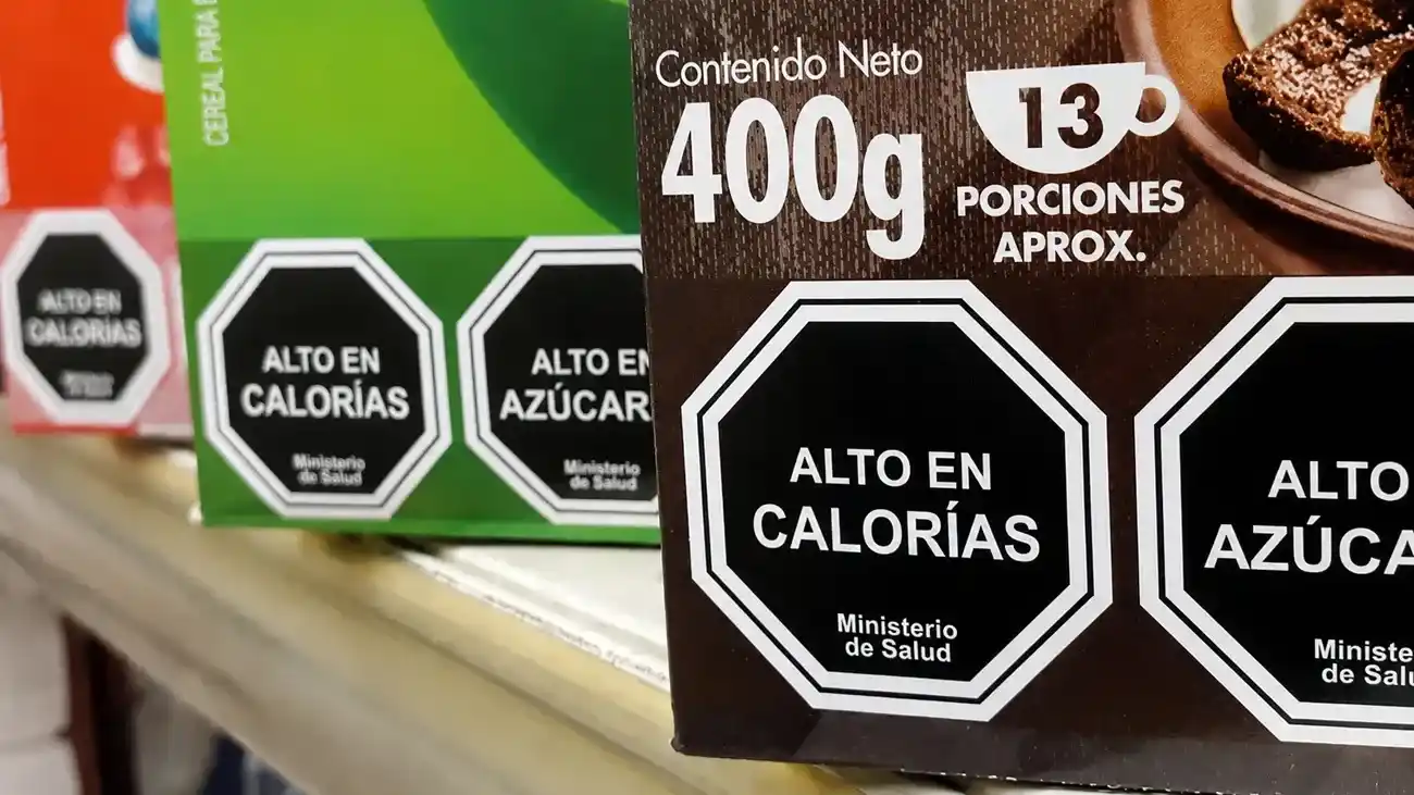 Especialistas señalan que el etiquetado frontal es clave para que el consumidor esté informado.