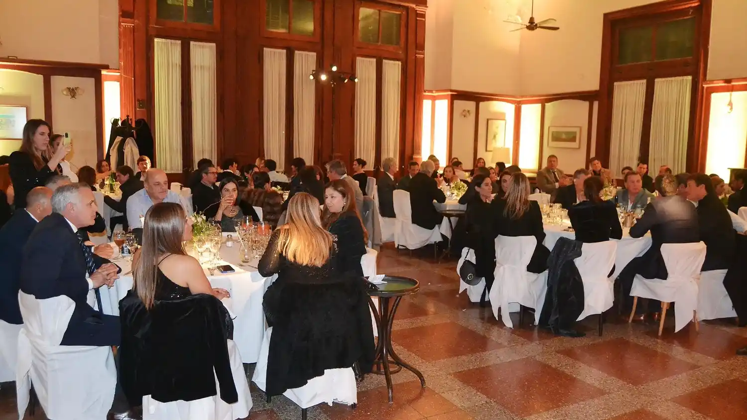 La cena de gala contó con la presencia de unas 220 personas.