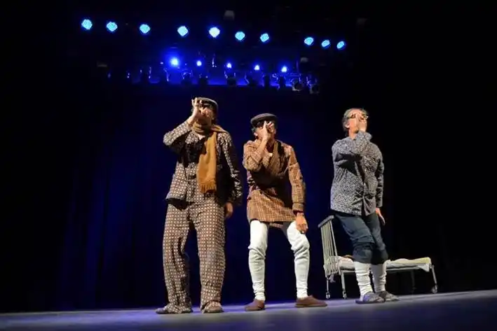 Regresan los "Tres viejos bardos"