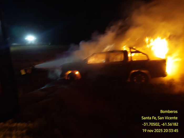incendio camioneta campo los sembrados san vicente bomberos noche - 3