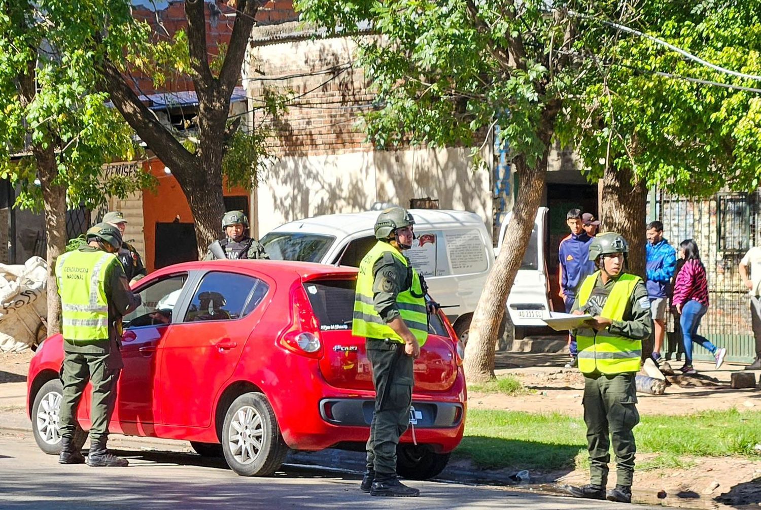 Gendarmes en La Cava