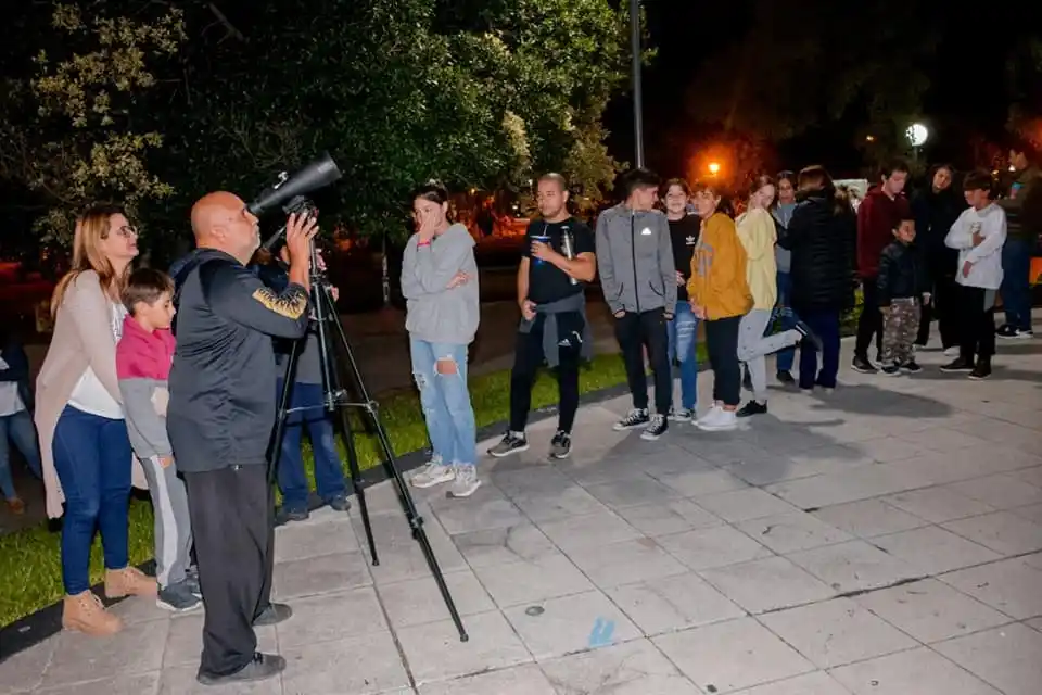Observación Astronómica en la Plaza San Martín