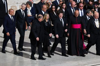 Milei y la comitiva argentina despidió al papa Francisco en el Vaticano