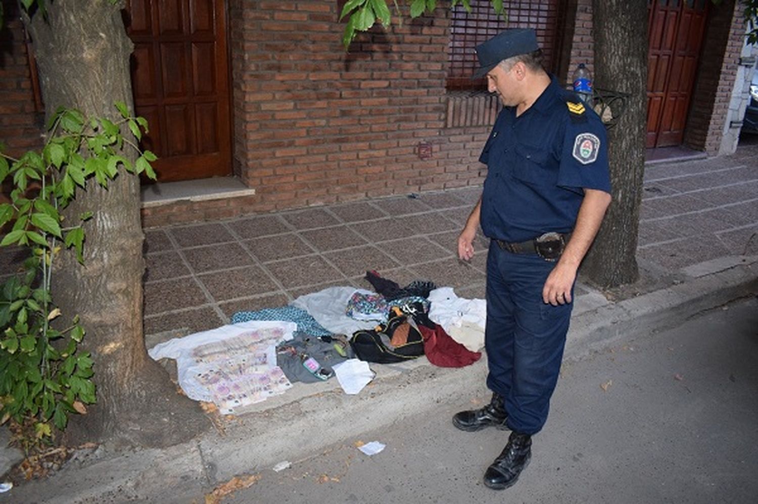 Hallaron 13.500 pesos y los devolvieron a un turista