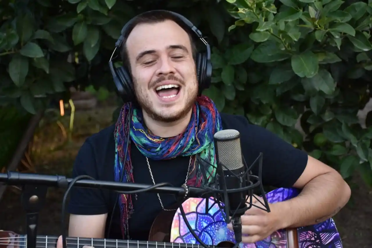 Andrés Clerc presentó su nueva canción junto a José Serrano