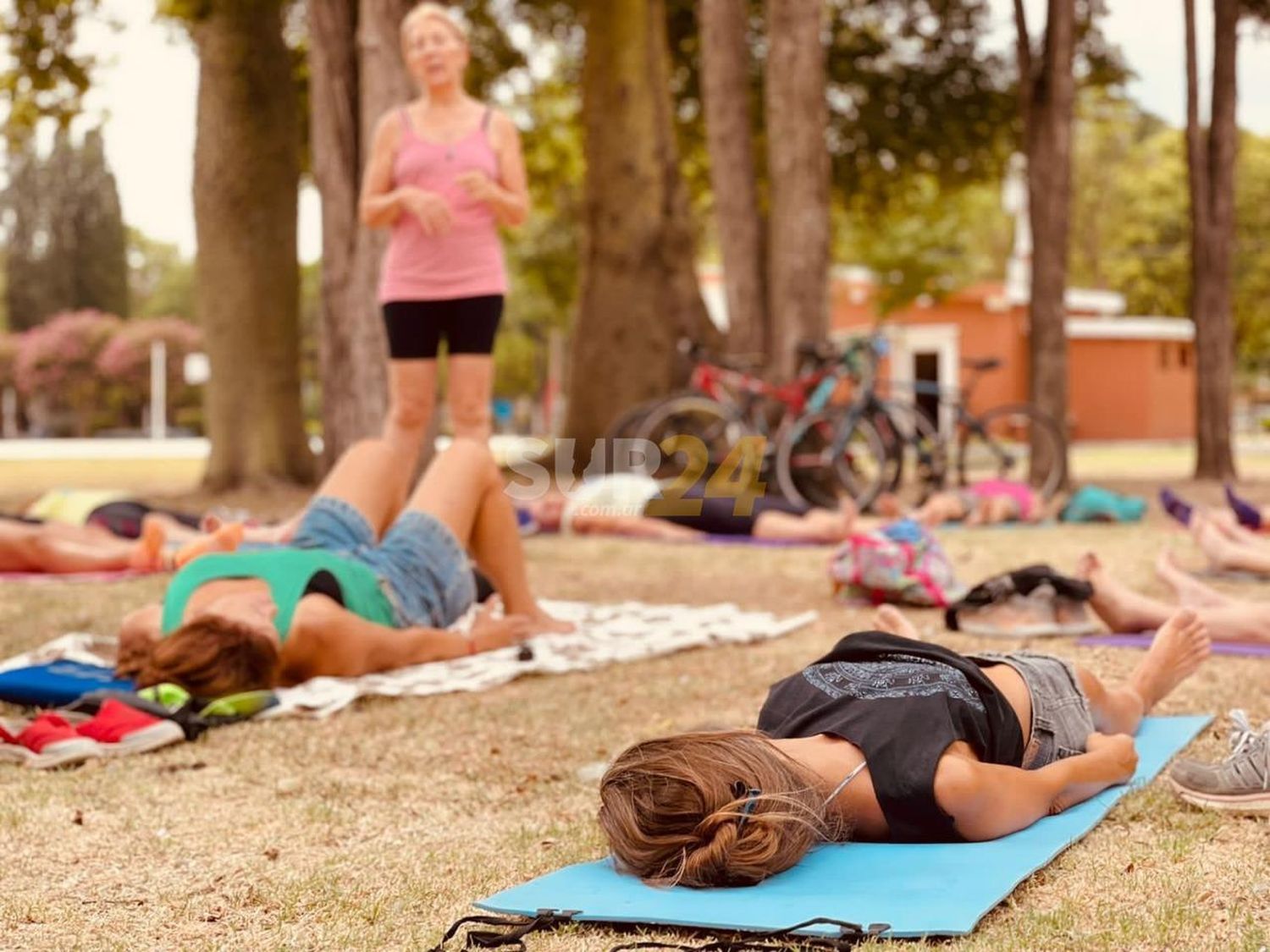 Emprendedores y clases recreativas en el Parque Municipal