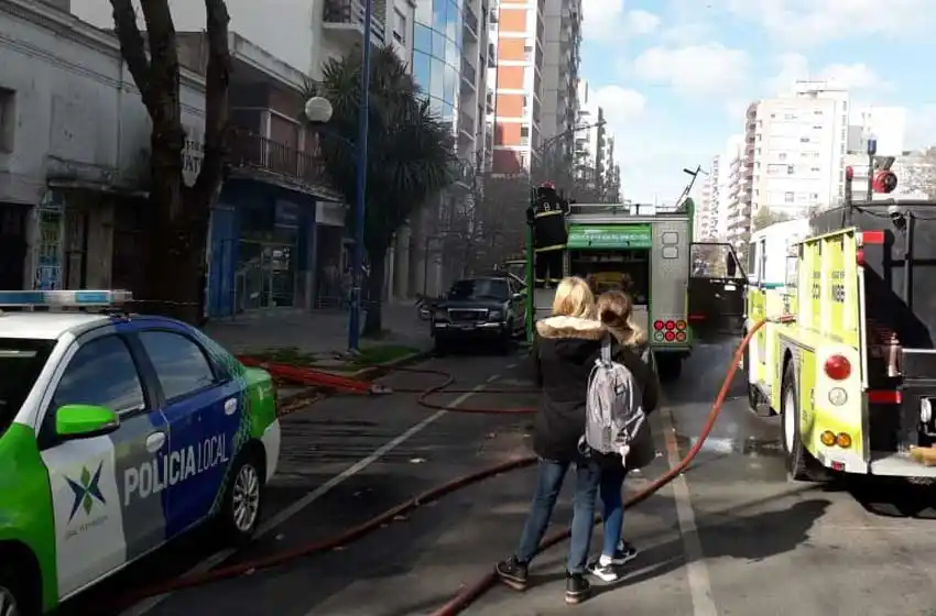 Se incendió un local abandonado en pleno centro de la ciudad