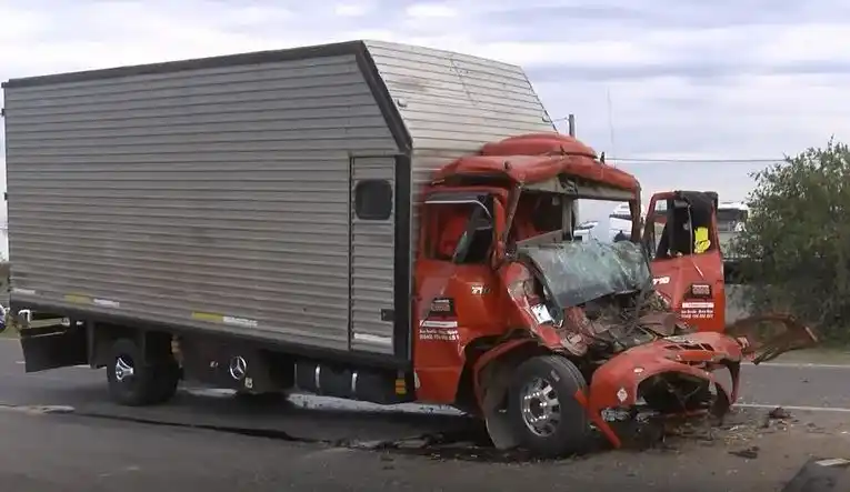 Fuerte choque entre dos camiones en Entre Ríos