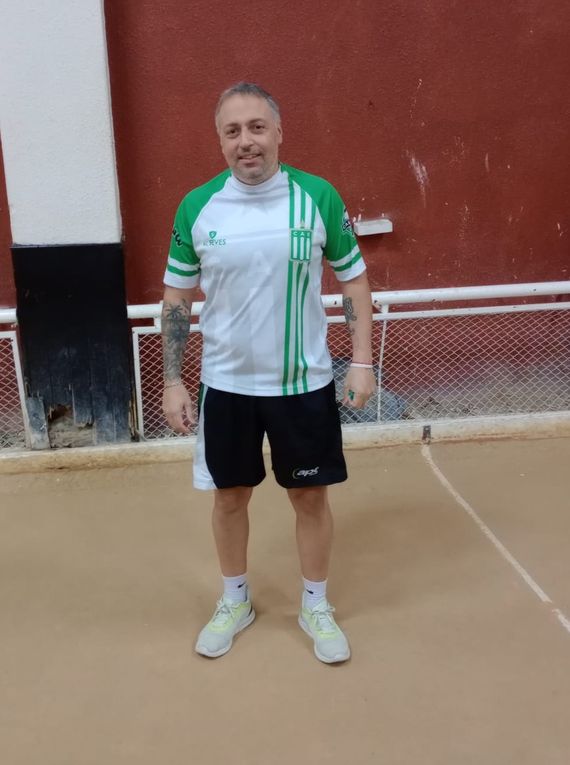 Bronzovich y Bellver se despegaron en la punta