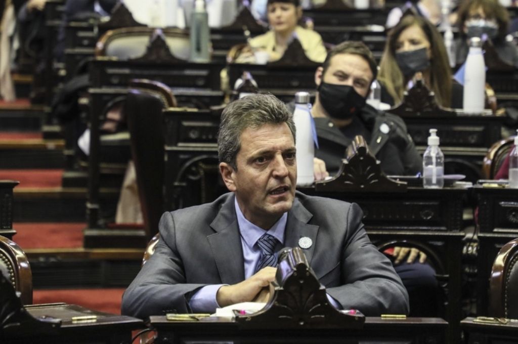 Massa citó a laboratorios para que expongan sobre la provisión de vacunas