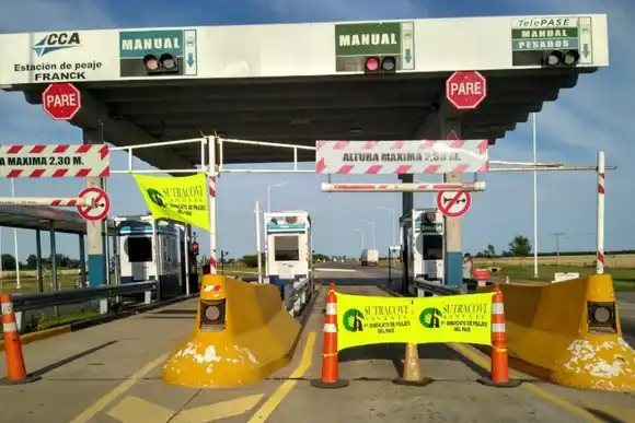 Por un paro de trabajadores de peajes, desde este lunes se levantarán las barreras
