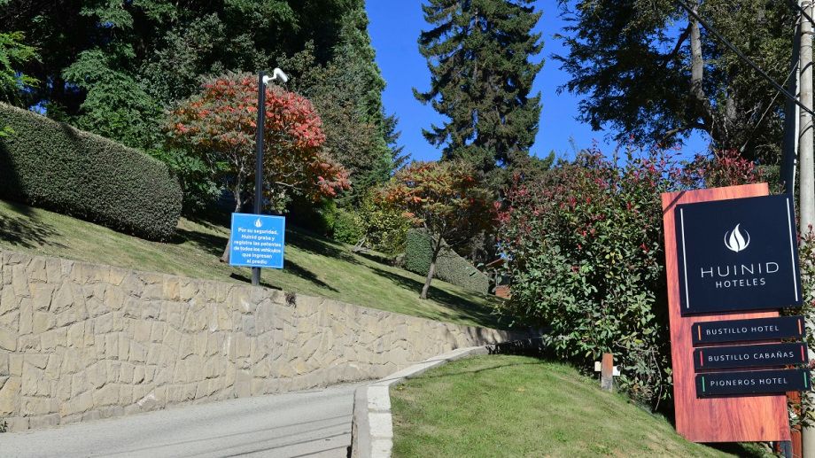 Bariloche: los egresados que arrojaron a un joven de un segundo piso se fueron