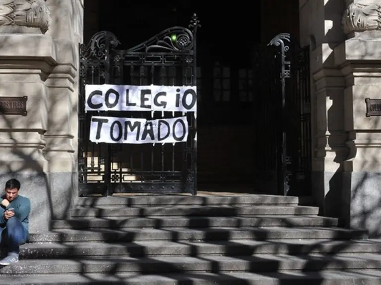 Levantaron la toma en el el Colegio Nacional Buenos Aires, pero se mantiene el conflicto en el Carlos Pellegrini.
