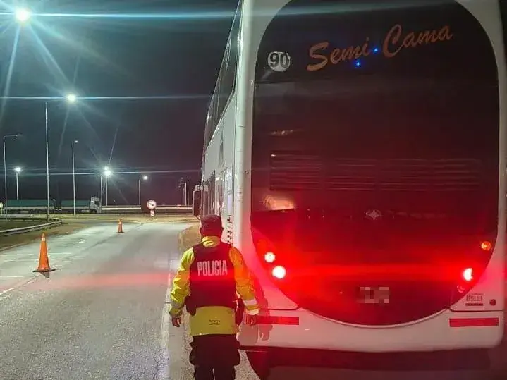 La Guardia Provincial detectó irregularidades en transporte de pasajeros y conductor con alcoholemia positiva