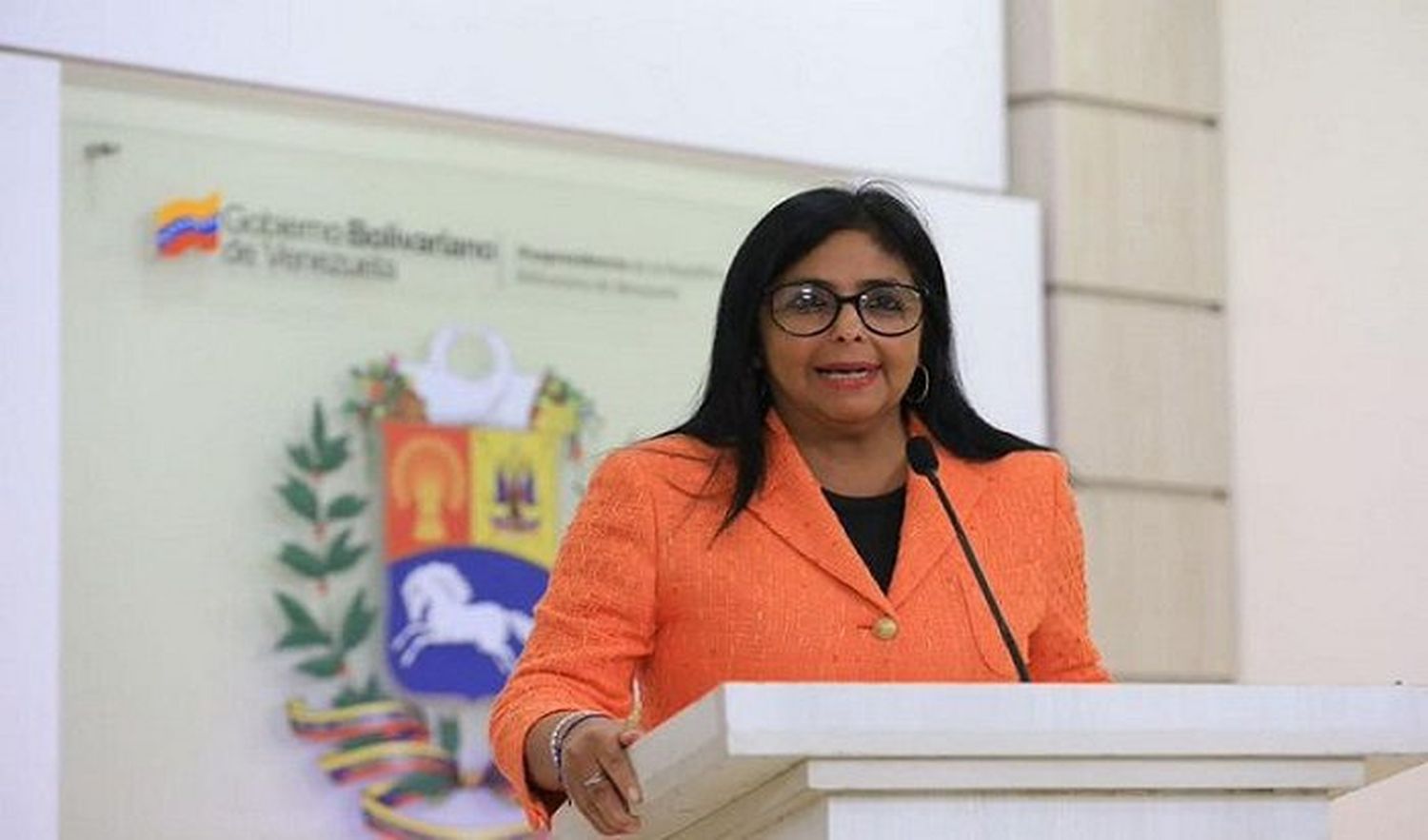 ¡AVIÓN NO TENDRÍA PERMISO! Delcy Rodríguez denuncia que Países Bajos le impide reunirse con la CPI