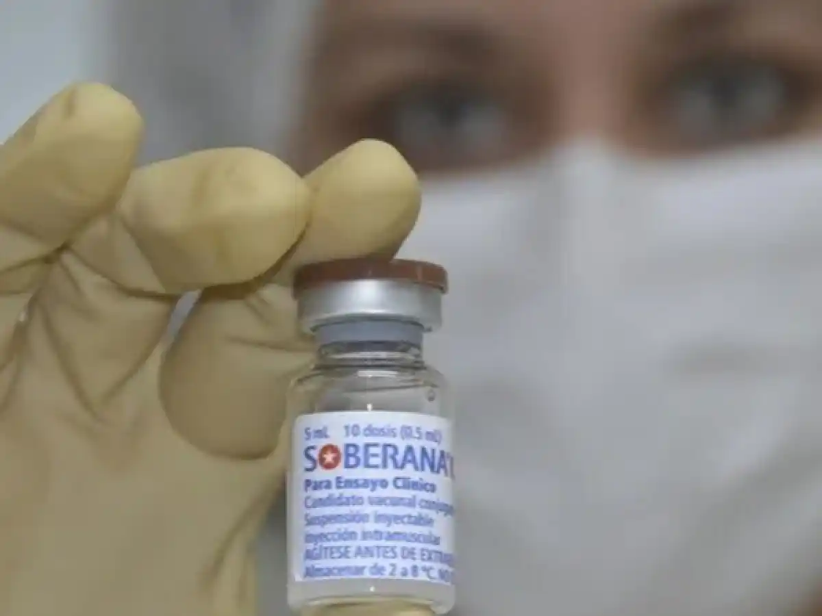 El gobierno avanza en la posibilidad de producir en el país la vacuna cubana