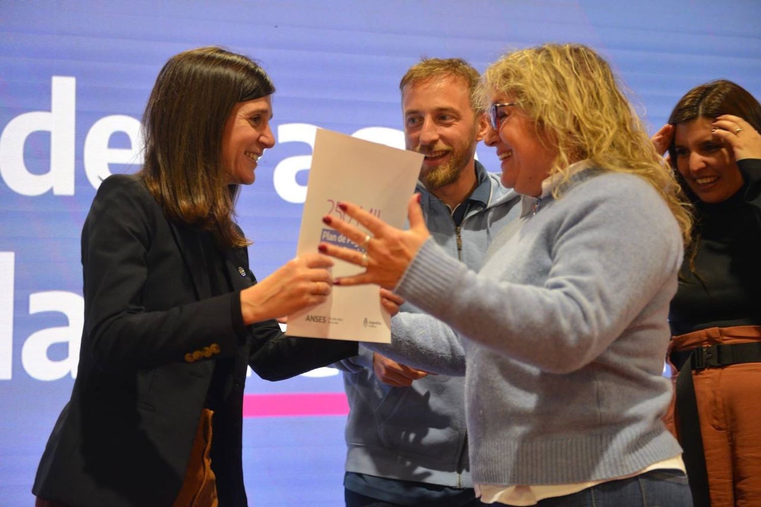 Raverta en Lomas de Zamora: entregó la jubilación número 250 mil