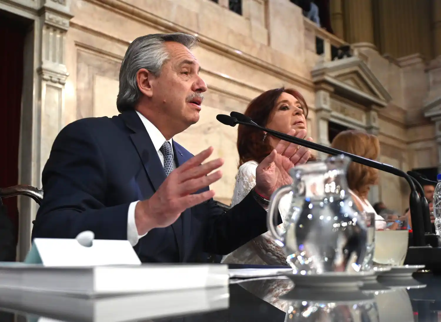 Tras la retirada, el PRO habló de “injustificables acusaciones” por parte de Fernández