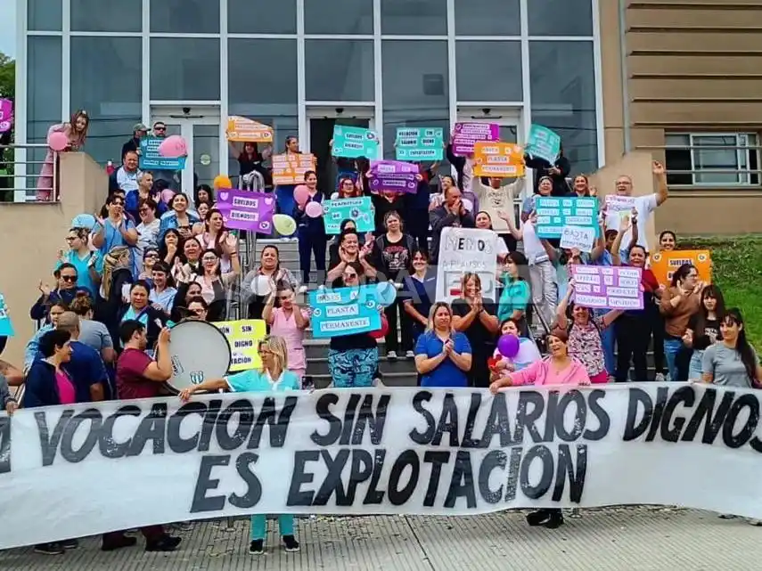 “La vocación sin salarios dignos es explotación”: Enfermeras marcharon en reclamo de aumentos y pases a planta