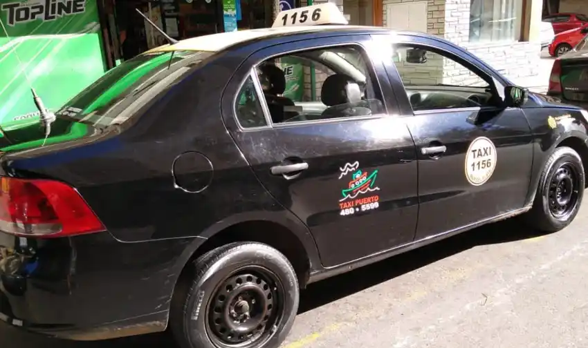 Robaron un taxi y lo encontraron abandonado en la vía pública