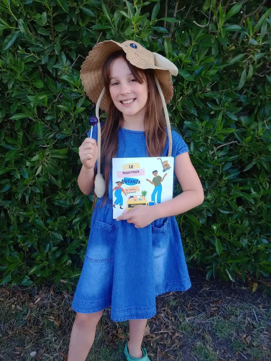 Delfina Quintero y su libro