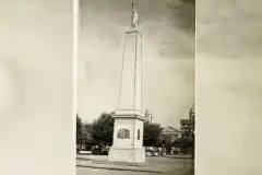 En 1880 gracias a una colecta pública construyeron la pirámide de la Plaza Independencia