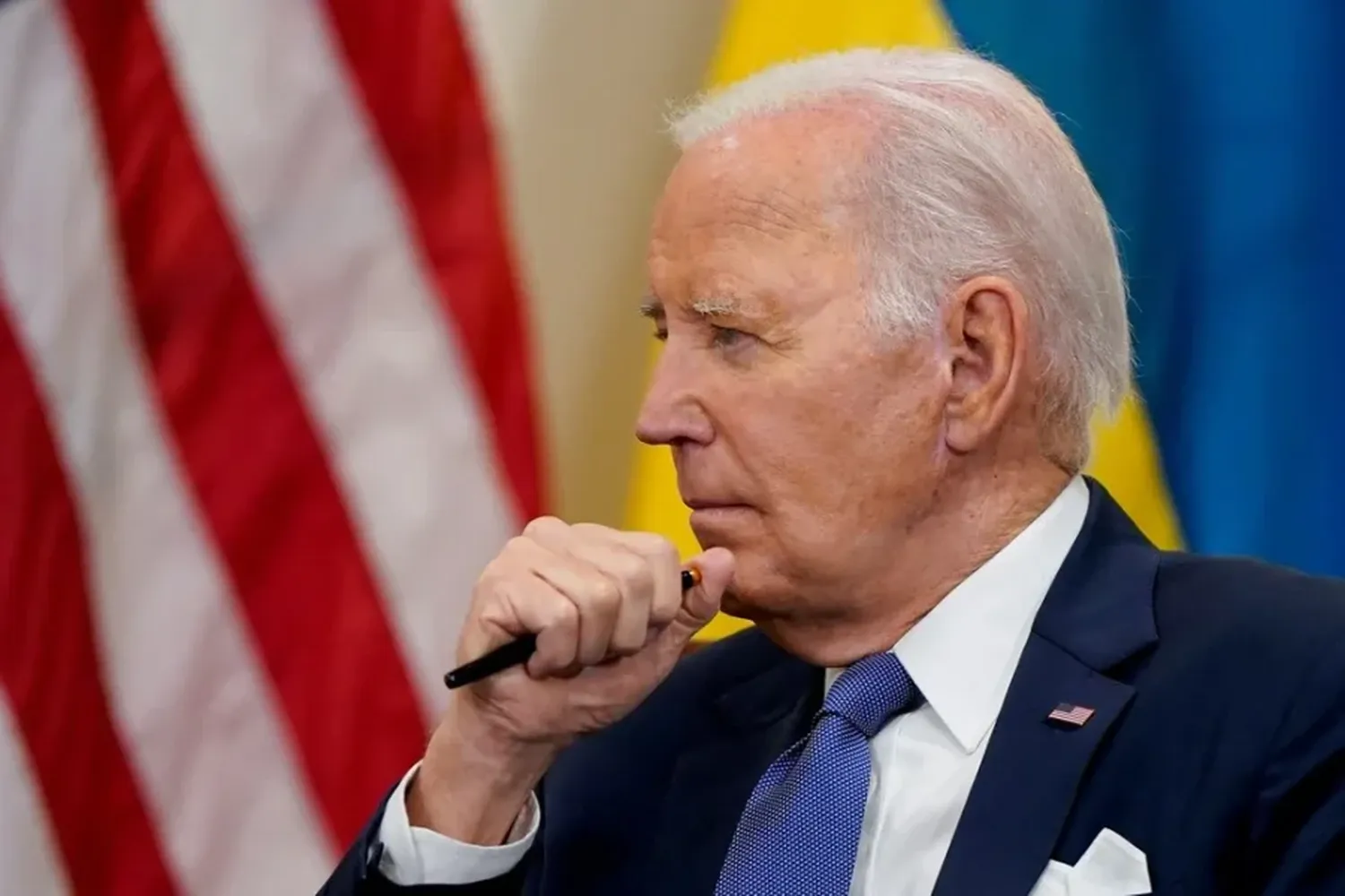 Biden pidió disculpas a Zelenski por los retrasos en la ayuda de EE.UU. a Ucrania