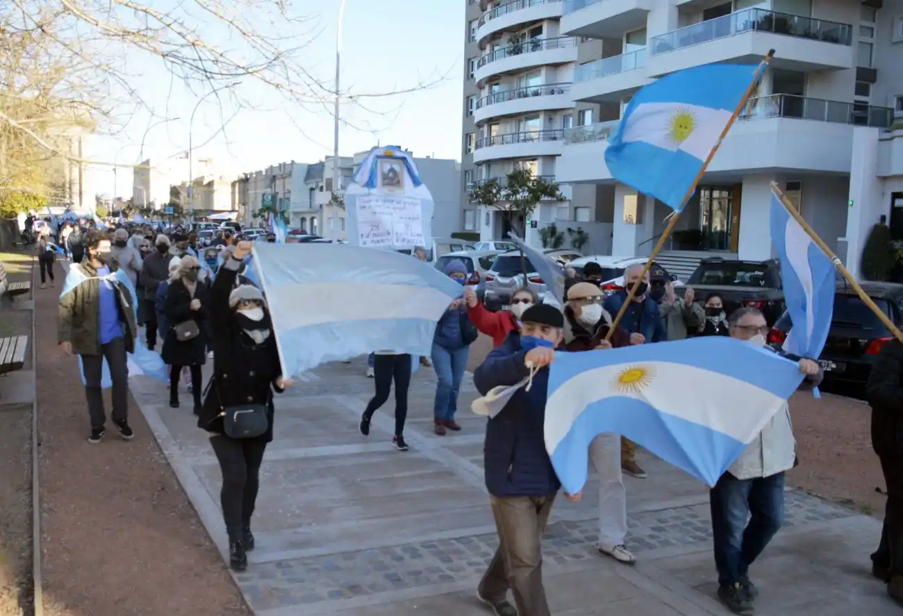 Alrededor de mil personas se manifestaron en Tandil contra el Gobierno nacional