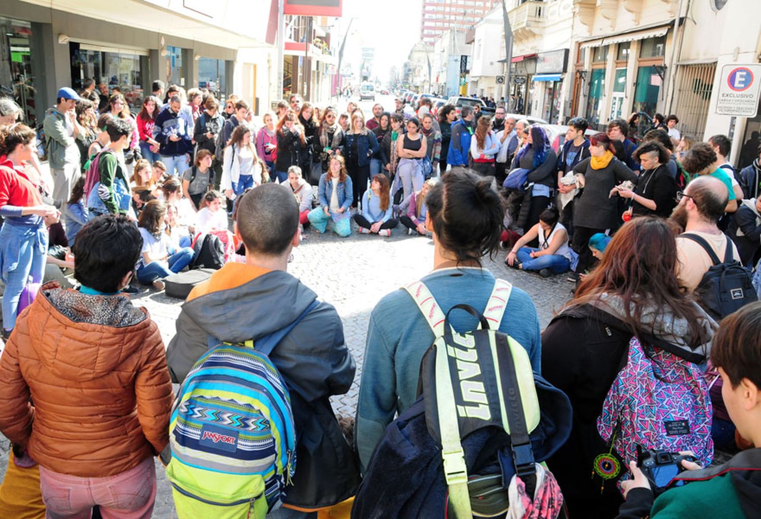 En el marco de la lucha universitaria, cortaron el tránsito en Belgrano y 9 de julio