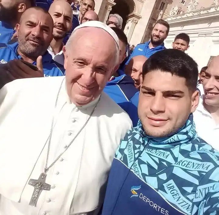 La imagen del encuentro que tuvo Jonathan Parada con el Papa Francisco.