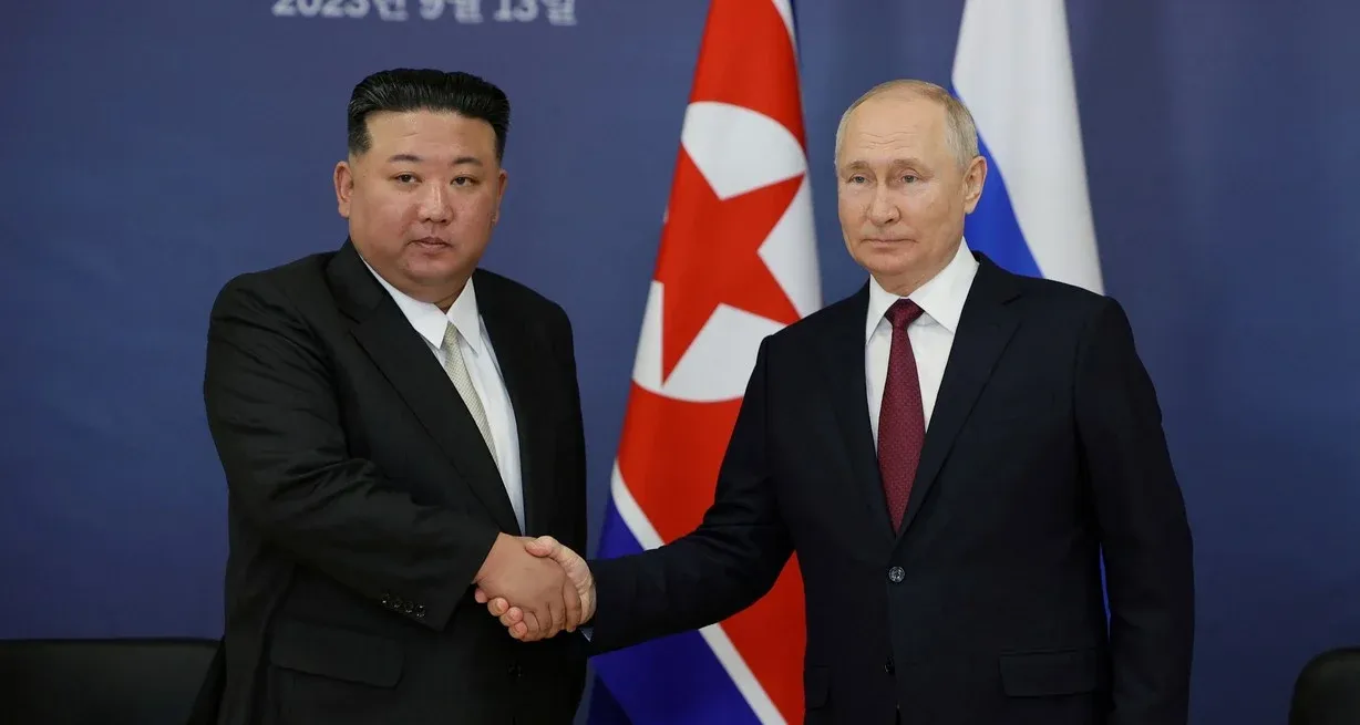 Vladimir Putin junto a Kim Jong Un el pasado 13 de septiembre en el Cosmodromo Vostochny, Rusia. Crédito: Sputnik/Vladimir Smirnov