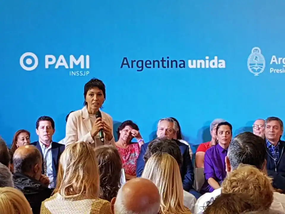 Mayra Mendoza: "Escuchando relatos en centros de jubilados se evidencia el daño hecho por Macri y Vidal"
